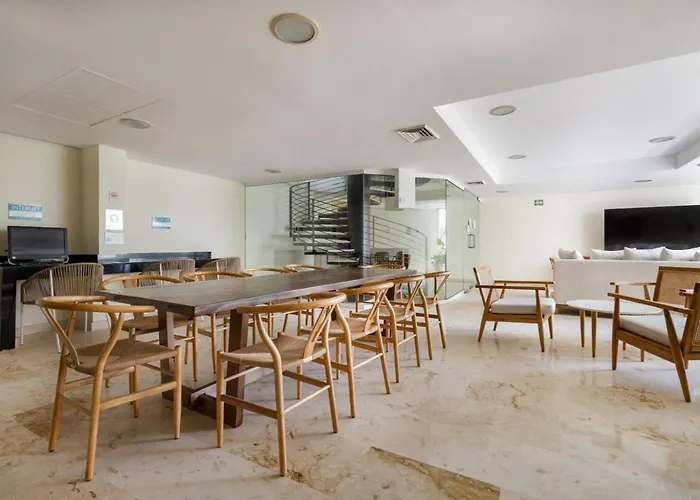Private Club-penthouse For Large Groups Apartment